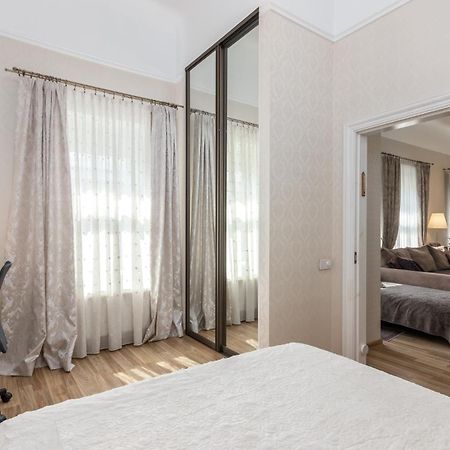 Elegant Apartment In Historical Centre & Free Locked Parking Ryga Zewnętrze zdjęcie