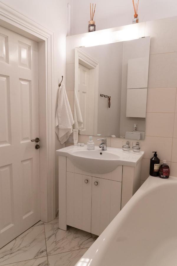 Elegant Apartment In Historical Centre & Free Locked Parking Ryga Zewnętrze zdjęcie